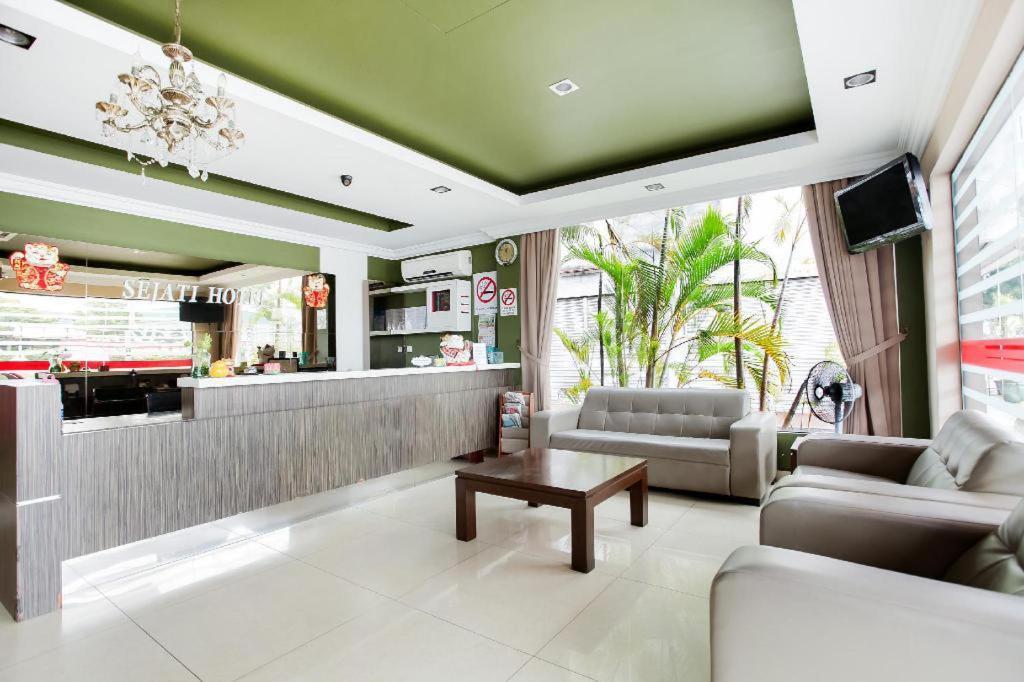 Sejati Hotel ซีเตียวัน ภายนอก รูปภาพ